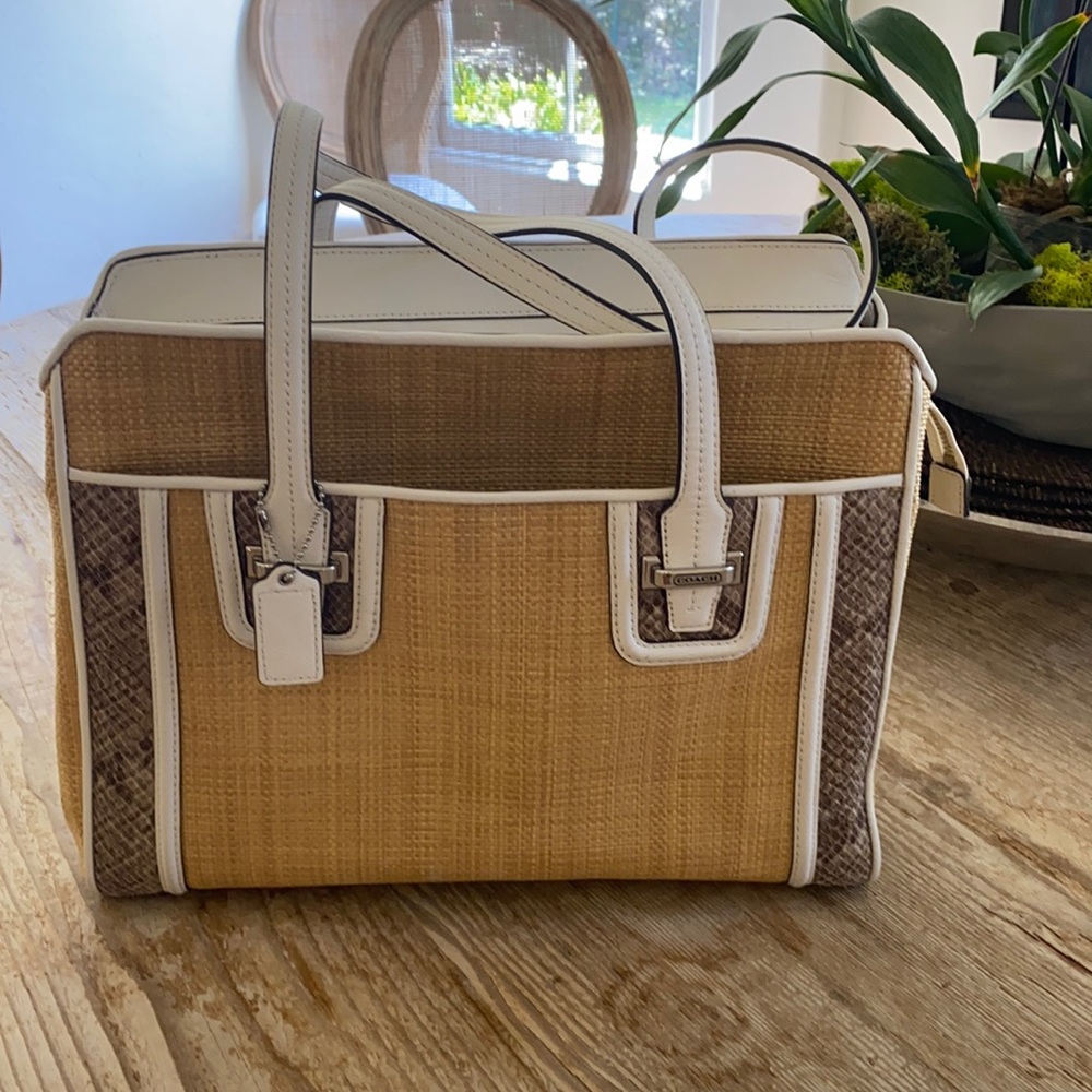 Coach handbag. Raffia, leather and snakeskin